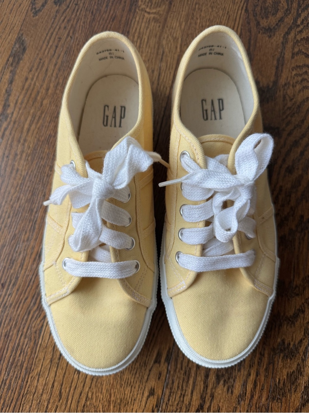 GAP Butter Yellow Casual Canvas Lace Up Sneaker 8.5
